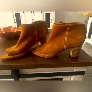 Clarks Spiced Melody peep toe bootie size 10